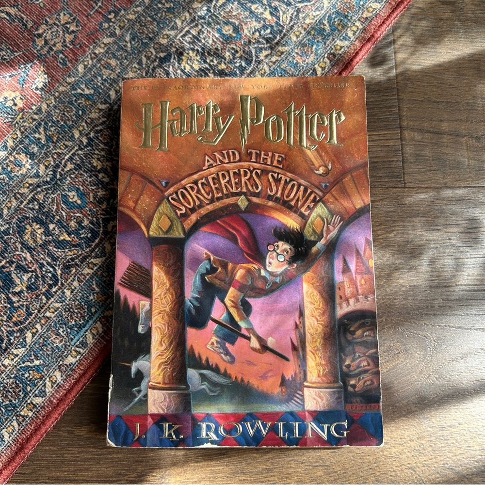 Harry Potter and the Sorcerer's Stone (Harry Potter, Book 1) 90s Edition